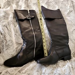 Women's flat heel boot